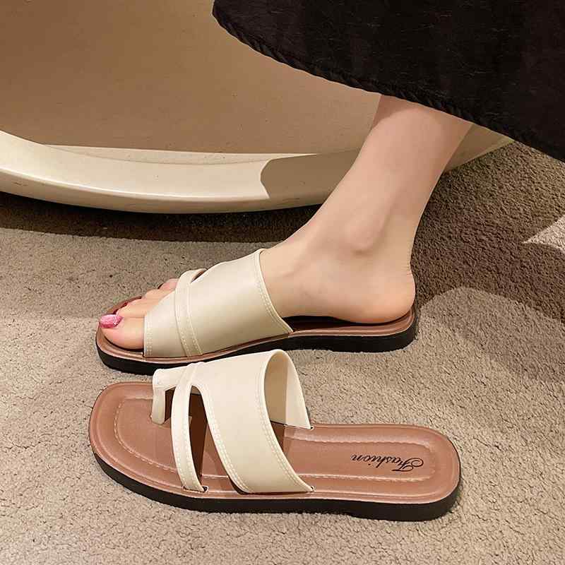 サンダル レディース ローマ風 スクエアトゥ トゥリング スリッポン フラットソール 外履き 合成皮革 ..