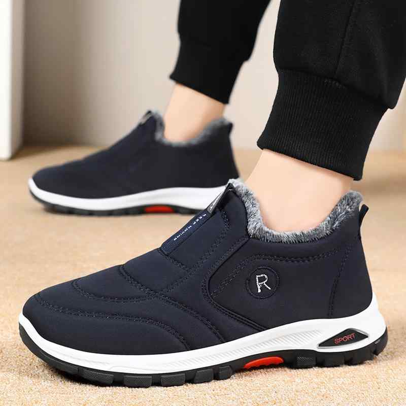 ルームシューズ メンズ シニア向け 大人用 裏ボア 厚手 保温 防寒 スリッポン 脱ぎ履き簡単 ライカ生地 滑りにくいPVCソール ラウンドトゥ あたたかい 秋冬