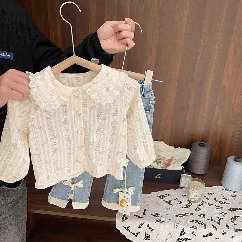 ・カテゴリ: 子供用シャツ・性別: 女性・対象年齢: 3～8歳 (100～140cm)・スタイル: スウィート・ネックライン: 襟付き丸首・生地加工: プリーツ、ソフト加工・袖丈: 長袖・柄: ストライプ、花・着用シーズン: 春秋・要素: ストライプ、カーディガン、トレンド・主な素材: 綿80%・カラー展開: アプリコット、オレンジ、イエロー・サイズ展開: 80cm、90cm、100cm、110cm、120cm、130cm、140cm