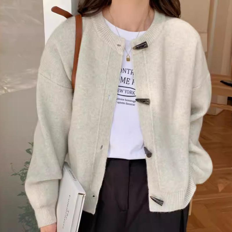 Crew Neck - カーディガン レディース クルーネック ニット 高級感 シンプル エレガント カジュアル 普段使い 韓国ファッション 学院風 トグルボタン 秋冬 羽織り トップス おしゃれ