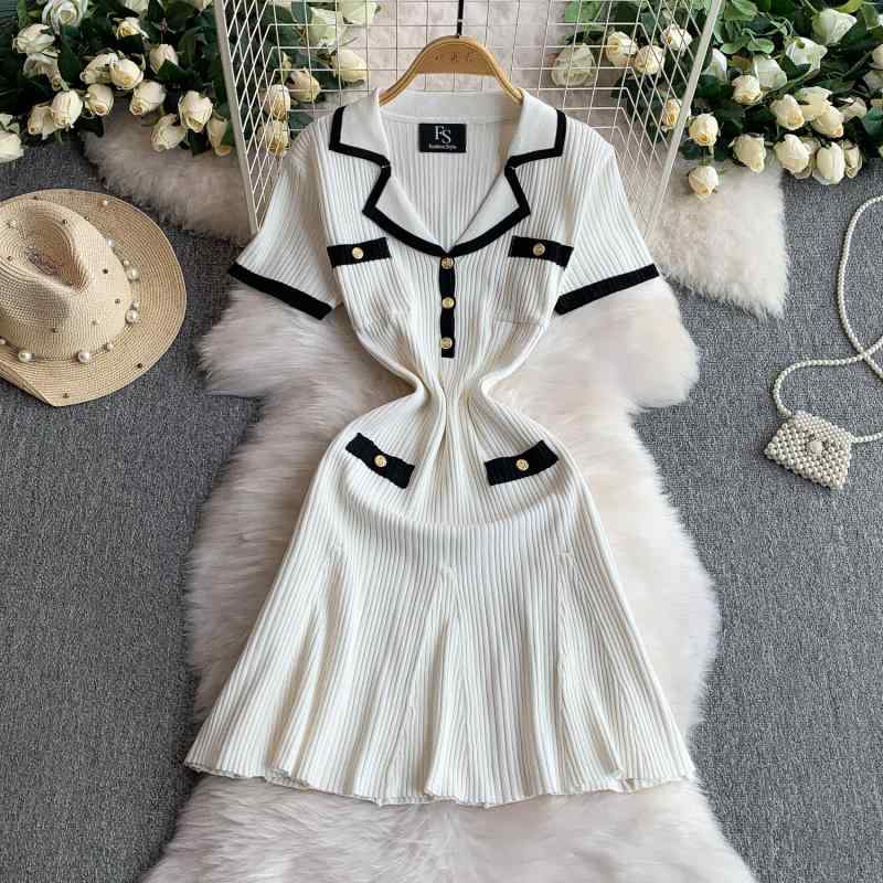 ワンピース レディース フレンチシック 上品 エレガント ニット テーラードカラー メタルボタン ウエストマーク 細見え プリーツ ミニ丈 切り替え Aライン ハイウエスト ポリエステル素材 通勤 春夏