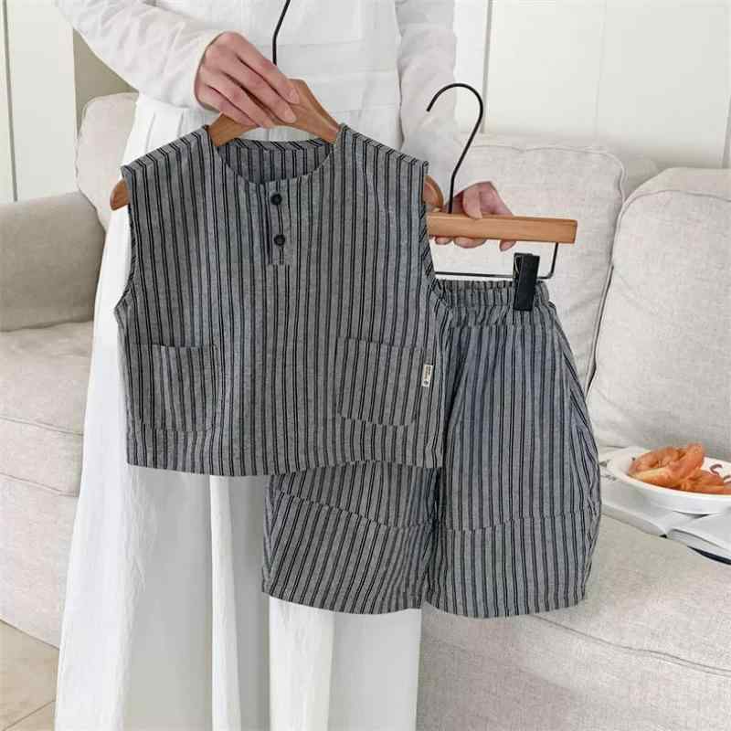 ・性別: 男性・スタイル: カジュアル・カテゴリ: 子供服セット・セット内容: 2点セット・対象年齢: 8歳以上・袖丈: 半袖・厚さ: 薄手・柄: ストライプ・主な素材: 綿81〜90%・カラー展開: グレー（ストライプ）・身長展開: 90cm、100cm、110cm、120cm、130cm