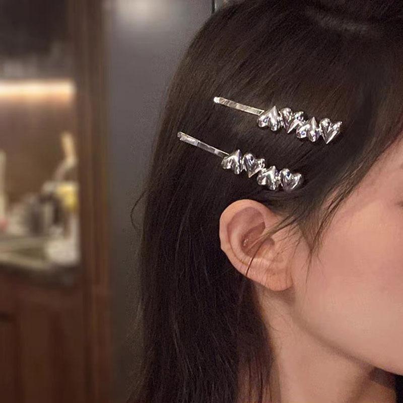 ・カテゴリ: ヘアアクセサリー・ヘアアクセ種類: ダッカールクリップ・対象: レディース・素材: 合金・加工: 電鍍・スタイル: 甘辛ミックス・スタイルカテゴリ: 個性派・要素: ハート