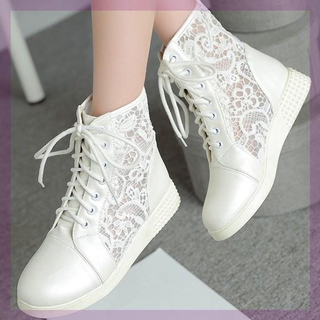 ショートブーツ レディース タイプ レースアップ フラットソール 春夏 韓国 シースルー メッシュ レース スエード調 森ガール 白 黒 ピンク ラバーソール ベルトバックル バイカー風