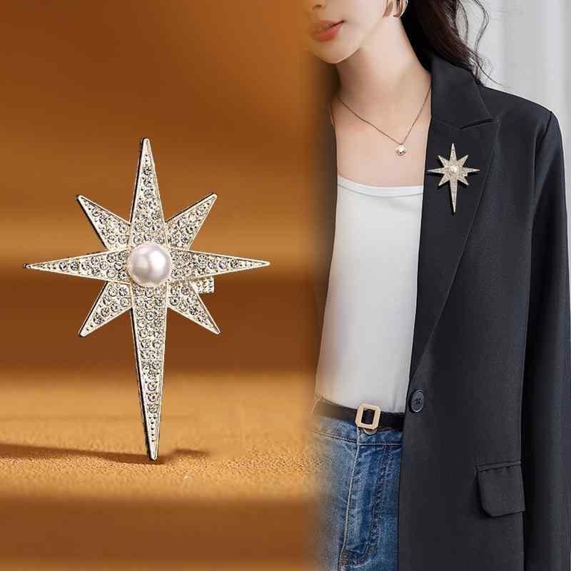 ブローチ レディース スター 星形 フルジルコニア きらめく 電気メッキ加工 合金製 ゴールド シルバー おしゃれ 上品 襟元 ジャケット コート フォーマル ...
