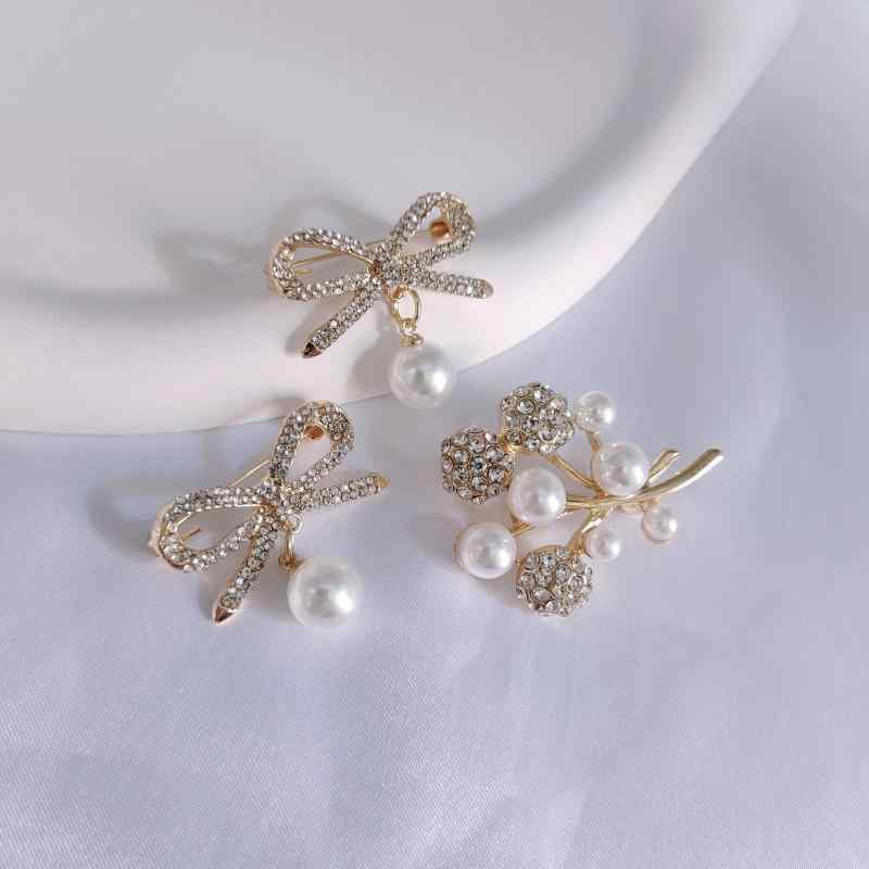 ブローチ レディース 女性用 韓国ファッション おしゃれ 高級感 リボン パール ラインストーン 合金製 ..