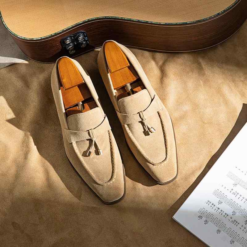 ローファー メンズ 本革 スエード タッセル スリッポン スクエアトゥ 通気性 滑り止め ビジネス カジュアル 春夏 高級感 ブラック ブラウン カーキ