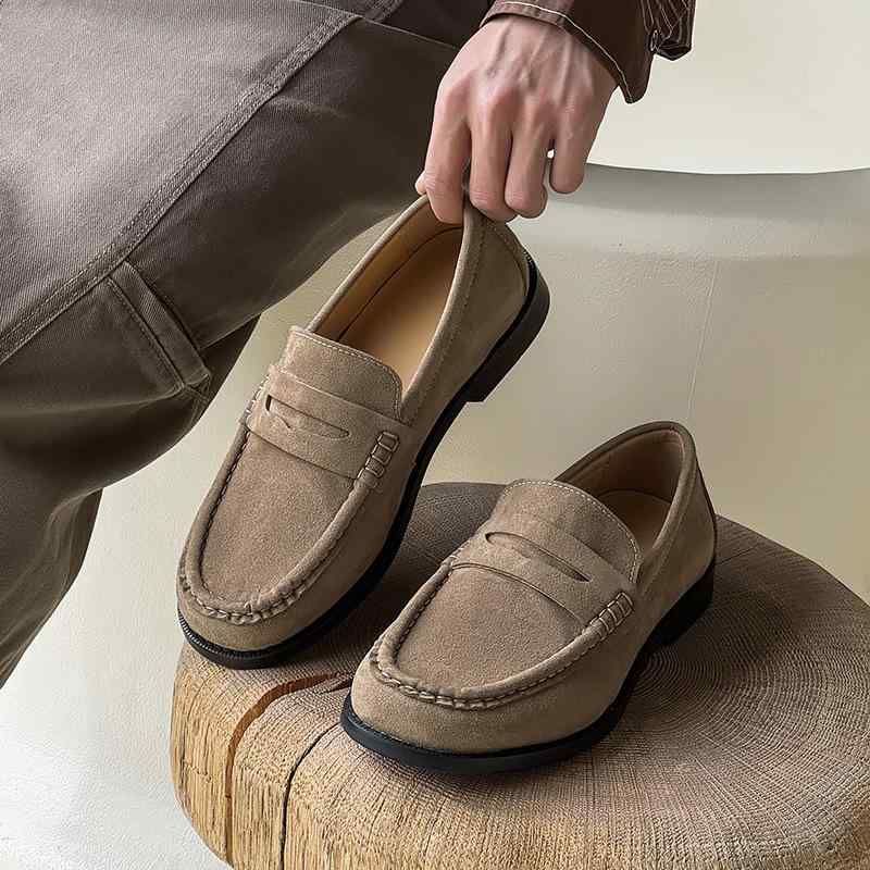 ローファー メンズ 男性用 スリッポン 革靴 レザーシューズ ベーシック ソフトソール ラウンドトゥ オールドマネー風 個性派 通勤 ビジネス オフィス カジュアル 万能 合成皮革 カーキ イエロー 春夏