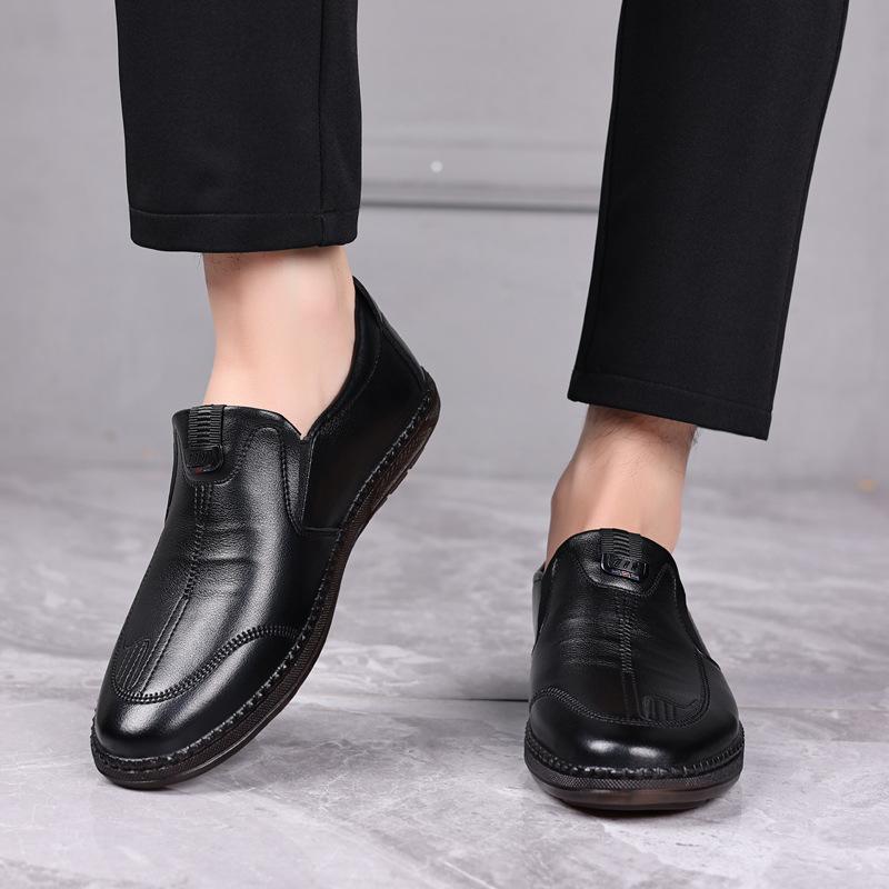 革靴 メンズ 中年男性用 秋冬 フェイクレザー クレープソール ソフトソール 滑り止め 軽量 通気性 英国風 ステッチ ビジネス カジュアル 通勤 普段使い 万能 ブラック カーキ ラウンドトゥ スリッポン