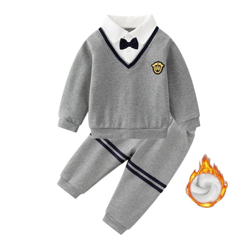 ・カテゴリ: キッズセットアップ・性別: 男性・対象年齢: 1〜3歳・スタイル: ブリティッシュ・セットアップタイプ: パンツ・セット内容: 2点セット・着用シーズン: 秋冬・主な素材: 綿50%・生地加工: 柔軟加工・厚さ: 裏フリース・柄: 無地・袖丈: 長袖・パンツ丈: ロング・フード: なし・開閉タイプ: プルオーバー・カラー展開: グレー、ブルー、ロイヤルブルー・サイズ展開: 73cm, 80cm, 90cm, 100cm, 110cm, 120cm