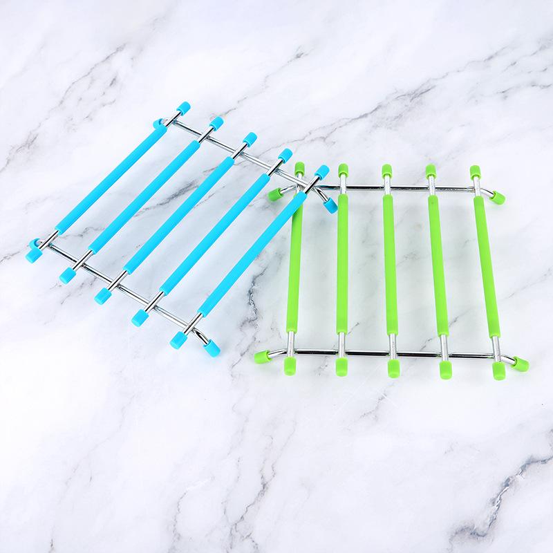 鍋敷き コースター ランチョンマット シリコンマット 耐熱 断熱 やけど防止 滑り止め 変形 モダン シンプル おしゃれ ブラック 単色 キッチン ダイニング 食卓