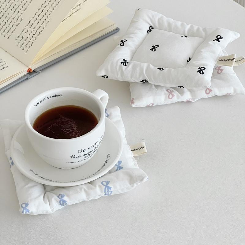 ランチョンマット コースター ガーリー リボン プリント キルティング 綿 厚手 両面 断熱 耐熱 スクエ..