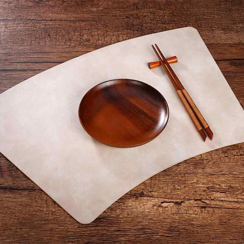 ランチョンマット 北欧風 扇形 レザー 合皮 防水 防汚 両面使用 断熱 耐熱 食卓マット ダイニングテーブル用 円卓用 家庭用 レストラン 来客用 普段使い おしゃれ