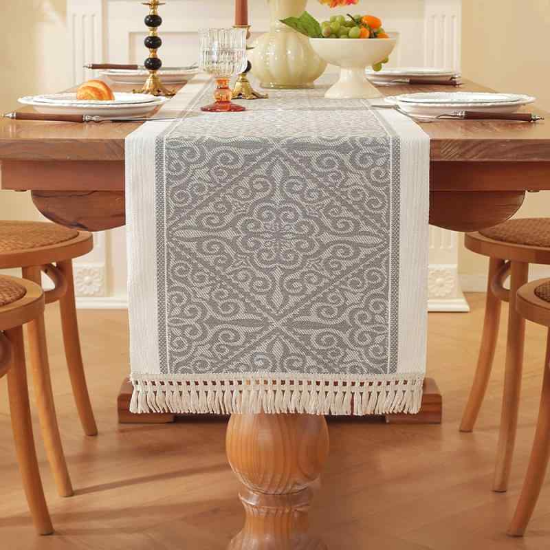テーブルランナー 北欧風 高級感 厚手 ダイニングテーブル 食卓 サイドボードカバー 菱形柄 長方形 ポ..