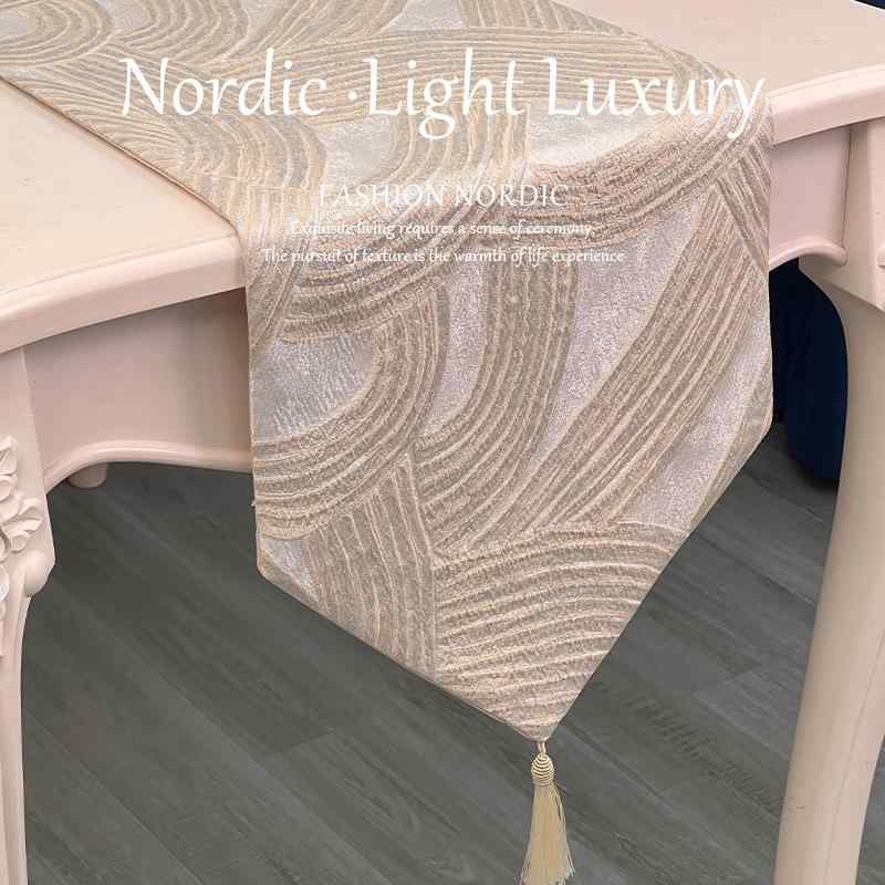テーブルランナー 北欧風 モダン 高級感 上品 エレガント フリンジ ジャガード織り 曲線美 カーブ ポリエステル 食卓 リビング 寝室 ベッドスロー 装飾