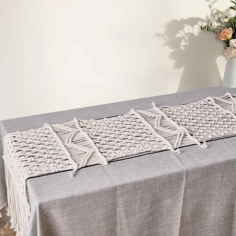 テーブルランナー 綿 コットン 手編み かぎ針編み クロシェ編み 透かし編み フリンジ タッセル 北欧風 ナチュラル おしゃれ 性 結婚式 披露宴 パーティー 宴会 おもてなし ホームパーティー ダイニング リビング 食卓飾り 乳白 オフホワイト