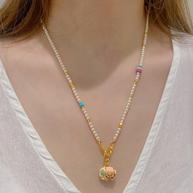 ネックレス レディース ピンク カラフル ゴールド調 ゾウモチーフ パール ロング ビーズ 縁起物 上品 高級感 ライトラグジュアリー フェミニン 普段使い お出かけ
