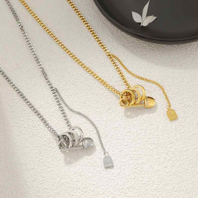 ネックレス 男女兼用 チタン鋼 変色防止 マット 三連リング クリップモチーフ ロング カジュアル 軽や..