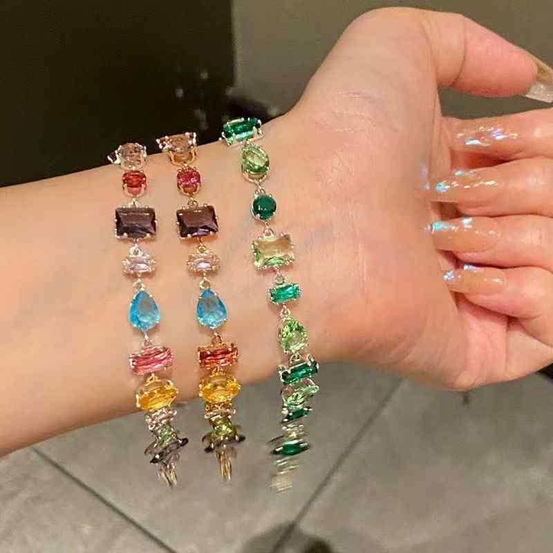 ブレスレット レディース グリーン ジルコニア 煌めく 幾何学 ナチュラル 高級感 上品 エレガント 高見え 美肌見せ リゾートスタイル サマーアクセサリー 合金製