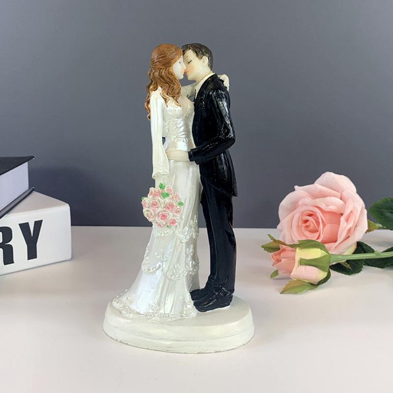 置物 ケーキトッパー 新郎新婦 欧風 樹脂製 レジン ウェディング 結婚式 かわいい おしゃれ インテリア..