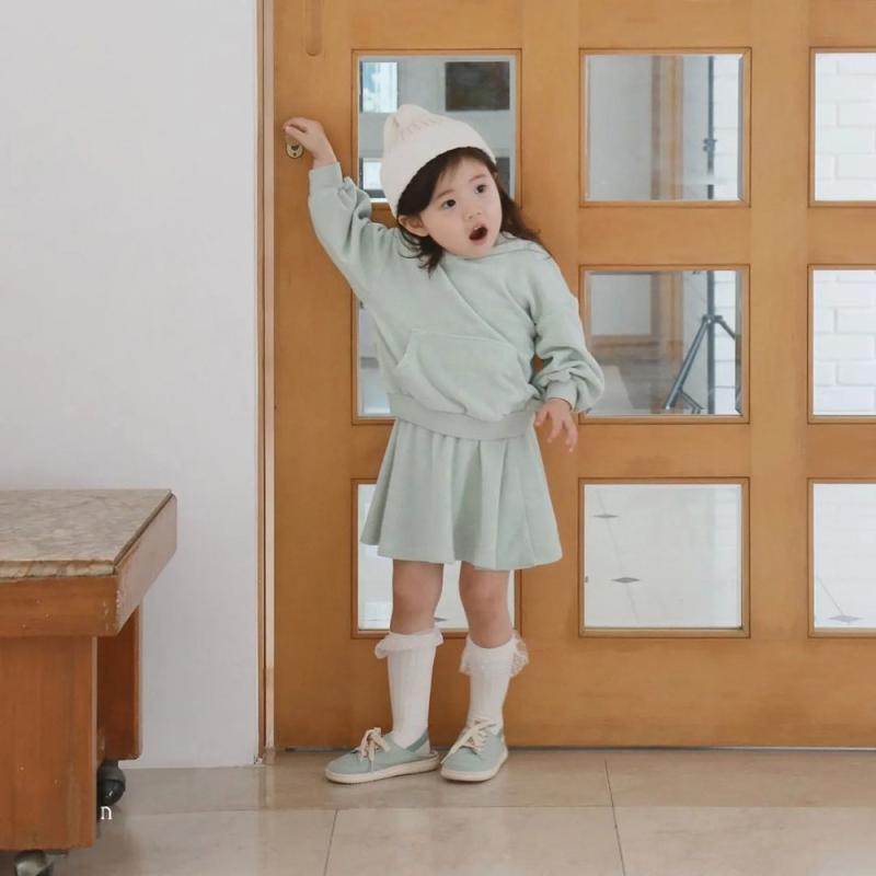 ベビー服 女の子 スカートセットアップ ベロア 長袖 パーカー トップス ショートスカート 綿混 無地 春..