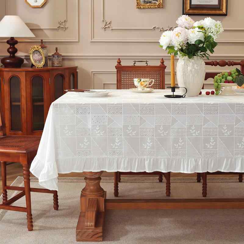 テーブルクロス 綿 コットン 白 ホワイト 刺繡花柄 裾フリル ギャザー メロウフリル ナチュラル 清潔感 ダイニング リビング テーブルカバー ホコリよけ 装飾