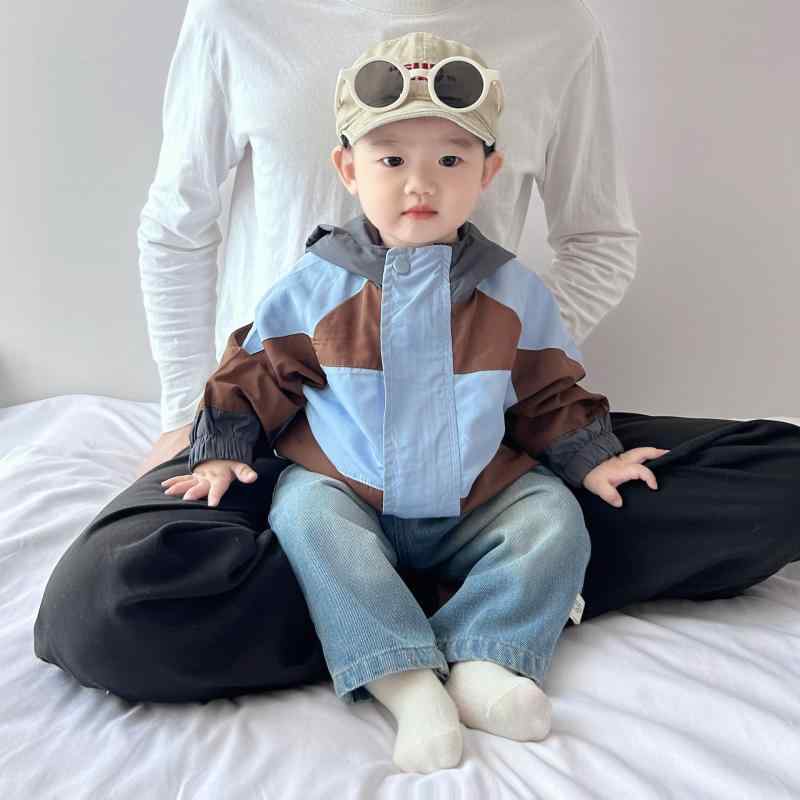 キッズアウター 男の子 ベビー 幼児 春秋 ウィンドブレーカー フード付き 配色切り替え ジャケット 軽..