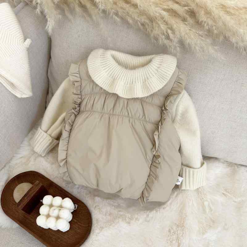 ・カテゴリ: キッズベスト・性別: 女の子・対象年齢: 1〜3歳 (身長80〜100cm)・スタイル: 韓国・シーズン: 冬・: プルオーバー・フード: なし・主な素材: ナイロン・生地加工: 柔軟加工・裏地: コットン中綿・柄: 無地・厚さ: 厚手・開閉スタイル: シングルボタン・カラー展開: イエロー、ベージュ・身長: 66, 73, 80, 90, 100cm