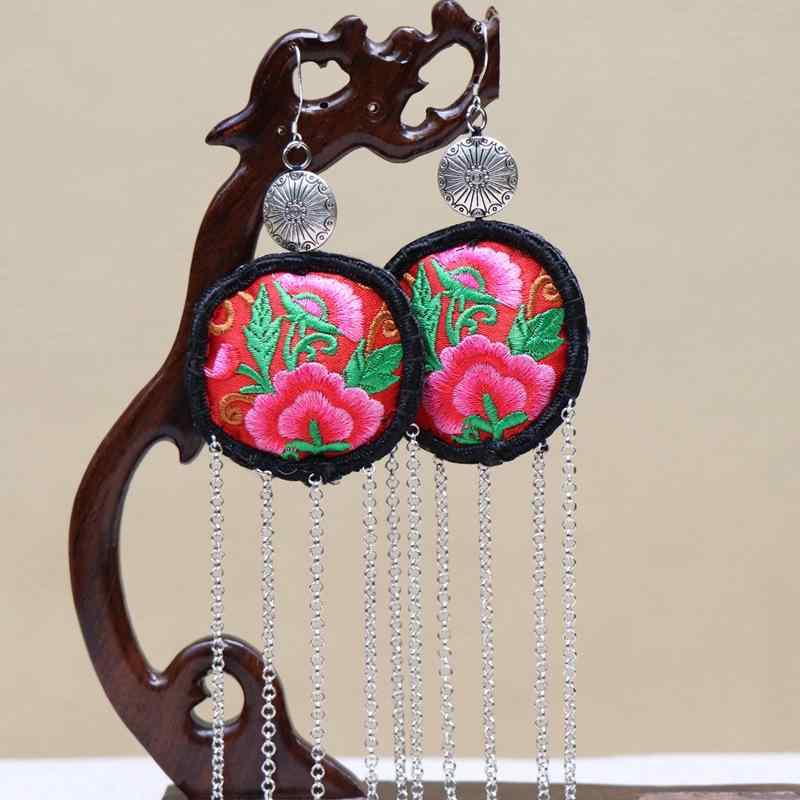 イヤリング レディース 女性用 民族風 エスニック 刺繡 ピアス 合金製 レザー 革製 麗江 旅行 観光 ダンス衣装 舞台用 普段使い アクセサリー 吉祥模様 田園風 パストラル 上品