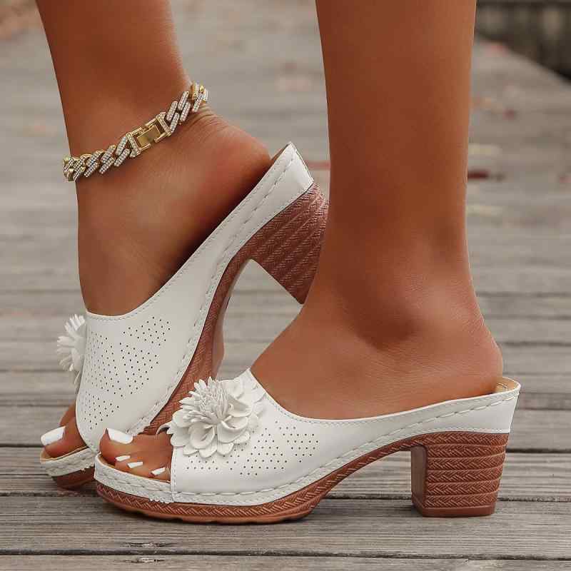 サンダル レディース 春夏 大きいサイズ ゆったり ローマ風 花柄 フラワーモチーフ 軽量 ウェッジソール 厚底 プラットフォーム シンプル ワンストラップ オープントゥ カジュアル PUレザー EVAソール ホワイト ブラック カーキ ミュール