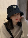 バケットハット 男女兼用 ユニセックス ブラック ワッペン 刺繍 ロゴ トレンド コットン 綿 UVカット つば広 小顔効果 通気性 普段使い お出かけ 旅行 カップル ペアルック