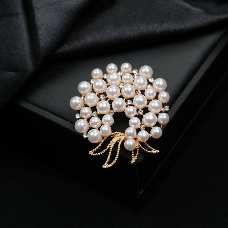 ブローチ レディース 韓国 ファッション 花 フラワーモチーフ ジルコニア ラインストーン 高級感 合金製 電気メッキ加工 襟元留め 胸元開き防止 ピンブローチ フォーマル オフィス カジュアル スーツ ワンピース 普段使い アクセサリー