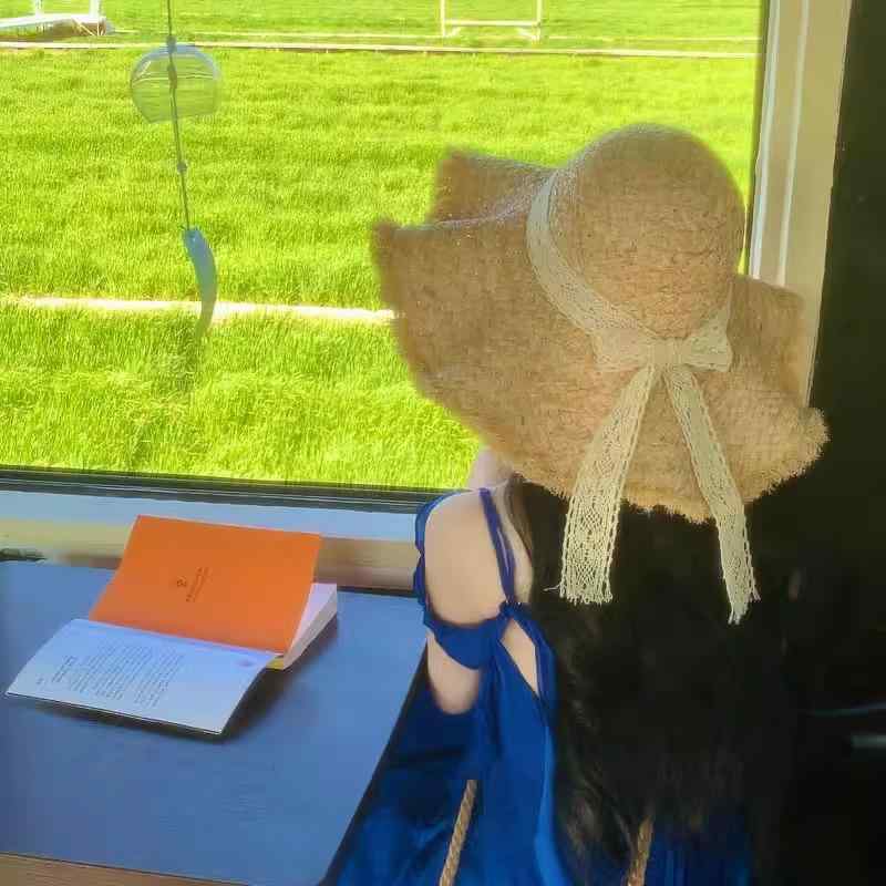 ストローハット レディース フレンチスタイル リボン ラフィア 広つば ラウンドトップ UVカット 日よけ対策 ベージュ 春夏 旅行 リゾート 小顔効果 カジュアル ガーリー