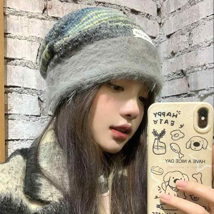 ニット帽 レディース 女性用 切り替え ボーダー柄 ゆったり ルーズ 小顔見せ効果 保温性 暖かい 耳当て 防寒 韓国ファッション カジュアル おしゃれ 秋冬 グレー ブラウン グリーン