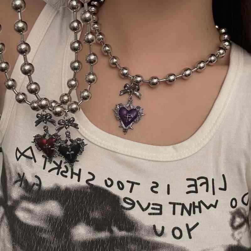 ネックレス レディース 欧米風 ゴシックパンク ダーク系 ハートクロス 茨モチーフ ペンダント レトロ ヴィンテージ風風 個性派 チョーカー 合金製 電気メッキ加工 ブラック レッド パープル 普段使い
