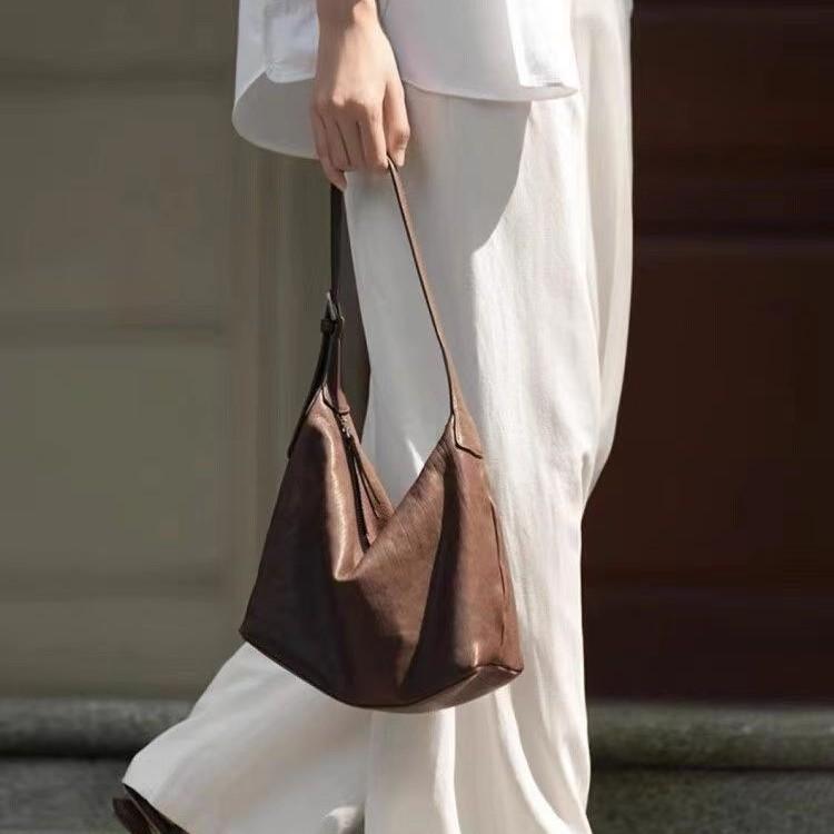 バッグ レディース ベジタブルタンニンレザー 牛革 ホーボーバッグ ソフトレザー 餃子型 ショルダーバ..