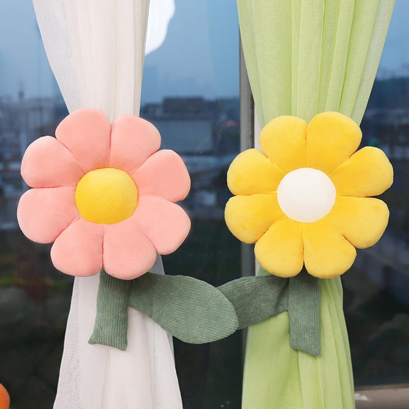 カーテンタッセル フラワーモチーフ カーテン留め 窓飾り 留め具 かわいい おしゃれ ふわふわ インテリア雑貨 リビング 寝室 模様替え アクセント 装飾 小物 アクセサリー