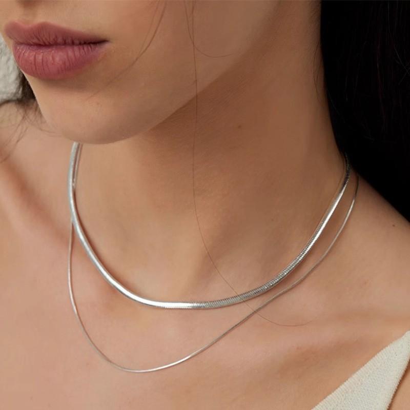 ネックレス レディース ダブル スネークチェーン 鎖骨ネックレス チタン鋼 シルバー 軽やか 上品 シンプル 性 ミニマル ファッション 普段使い デイリー 幾何学モチーフ ライン 通勤 オフィス カジュアル 電気メッキ加工