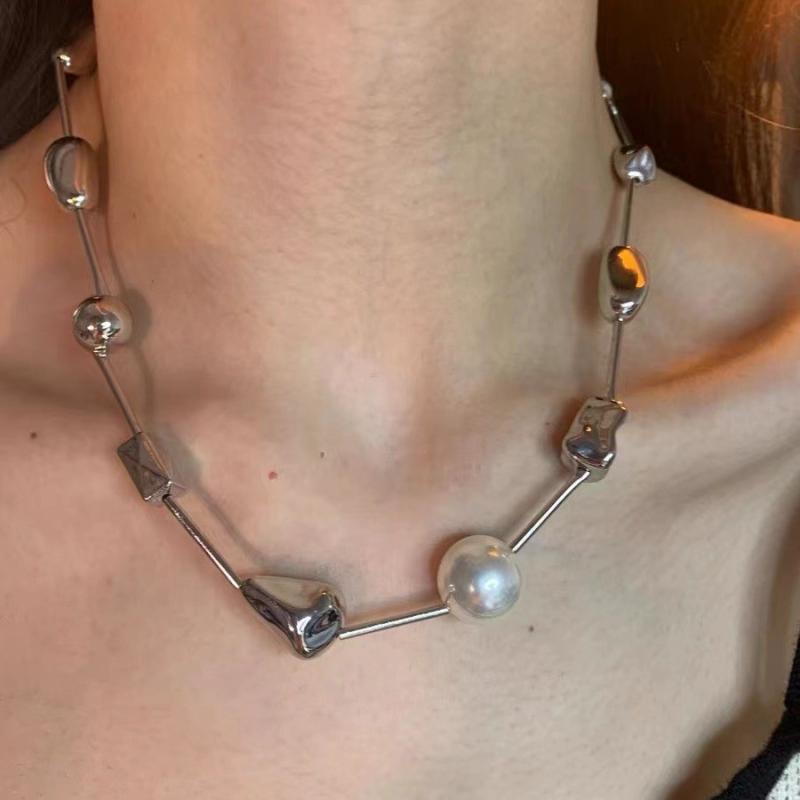 ネックレス レディース 欧米風 不規則 幾何学 プリーツ ヘアライン メタル パール 個性的 銅製 電気メッキ加工 ゴールド シルバー