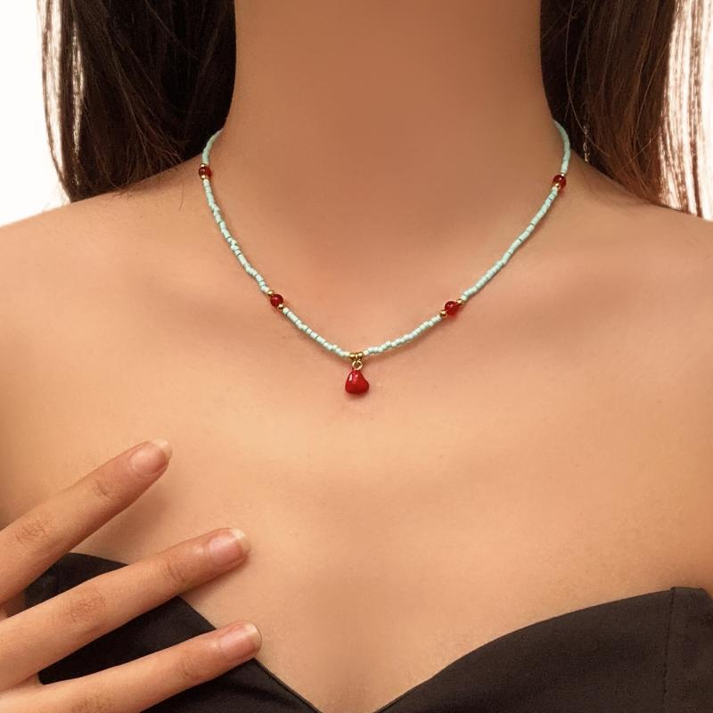 ネックレス レディース 女性用 石 レッドアゲート ビーズ ハートモチーフ 重ね付け ショートネックレス チョーカー 電気メッキ加工 高級感 合金製 個性派 カジュアル 普段使い フェミニン