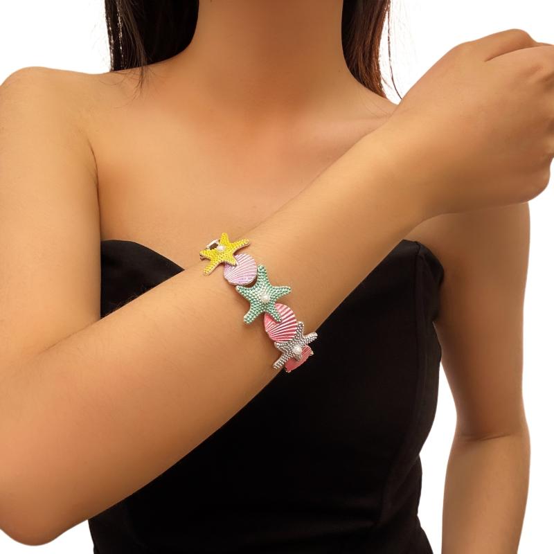 ブレスレット レディース 女性用 星 スター シェル 貝殻 パール装飾 エナメル 合金製 電気メッキ加工 高級感 エレガント きれいめ 存在感 個性的 クール トレンド 普段使い デイリー オフィス カジュアル 万能