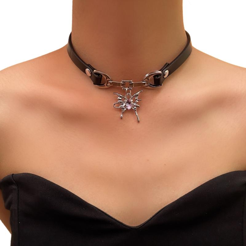 ネックレス レディース ダーク系 レザー チョーカー 蝶 バタフライ クロス 十字架 ペンダント 合金製 電気メッキ加工 個性的な 高級感 クール おしゃれ 普段使い カジュアル