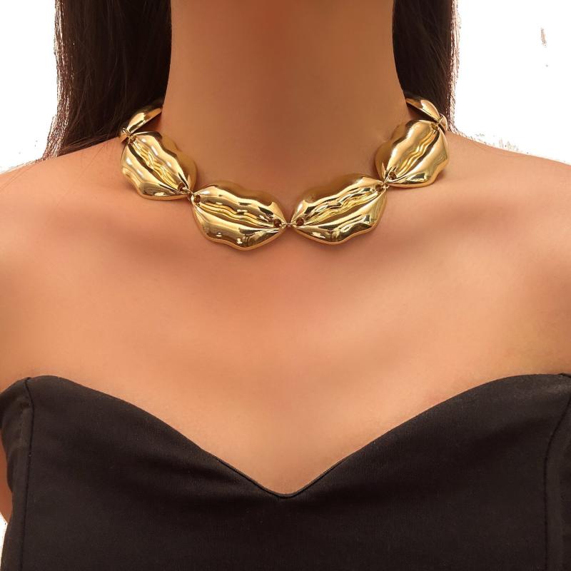 ネックレス レディース 女性用 合金製 電気メッキ加工 シルバー 楕円 切り替え ギャザー 大胆 個性的 鎖骨チェーン チョーカー おしゃれ ファッション エレガント 気品 普段使い 合わせやすい