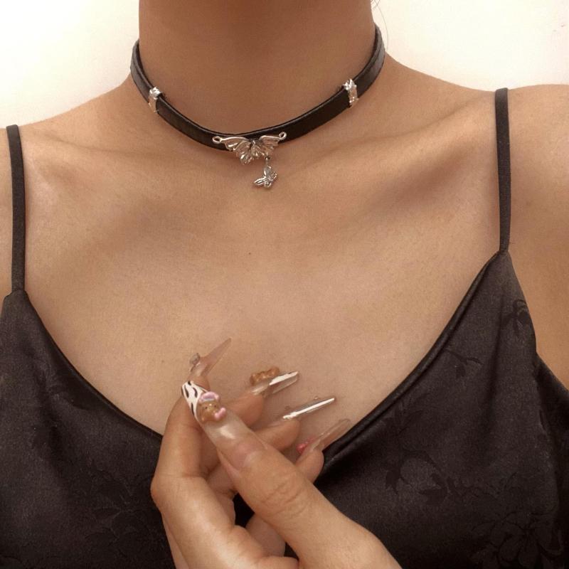ネックレス レディース 女性用 欧米風 レザー メタル 合金製 蝶々 バタフライ ジルコニア チョーカー 短め 鎖骨 首飾り 個性的 動物モチーフ 電気メッキ加工 甘辛ミックス クール