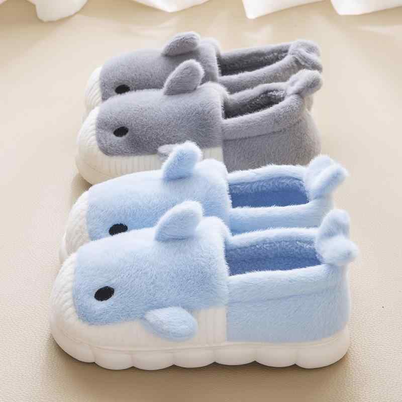 ルームシューズ 親子用 レディース メンズ キッズ 子供用 かかと付き 裏ボア あったか カップル ペア 室内履き 部屋履き 秋冬 キャラクター クジラ柄 滑り止め 耐摩耗 EVA底 綿 ファー ピンク ライトブルー グレー