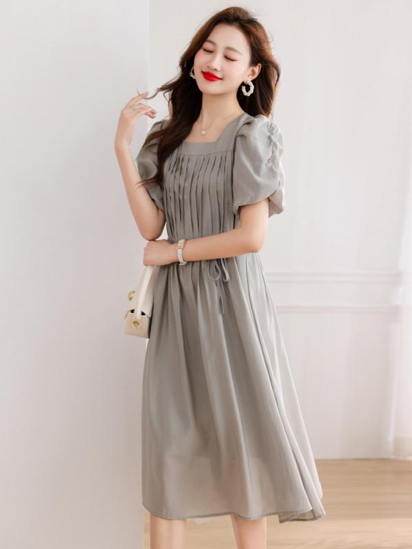 ワンピース パフスリーブ 半袖 スクエアネック エレガント 上品 知的 きれいめ ウエストリボン ミモレ丈 ストレートシルエット テンセル素材 ゆったり 無地 カジュアル 春夏 グレー ドレス