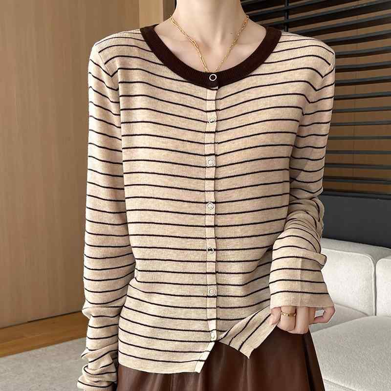 カーディガン レディース クルーネック 丸首 長袖 ニットトップス 配色 バイカラー ストライプ ボーダー ゆったり リラックス 重ね着 レイヤード 羽織り きれいめ 通勤 オフィス カジュアル 普段使い 再生繊維 ポリエステル 秋冬
