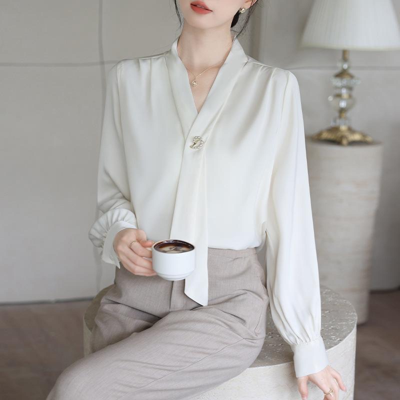 シャツ レディース フレンチシック エレガント リボンタイ ブラウス 桑蚕絹 通勤 オフィス ビジネス ドレープ とろみ Vネック 長袖 ランタンスリーブ 春秋 フェミニン 上品 ホワイト ピンク