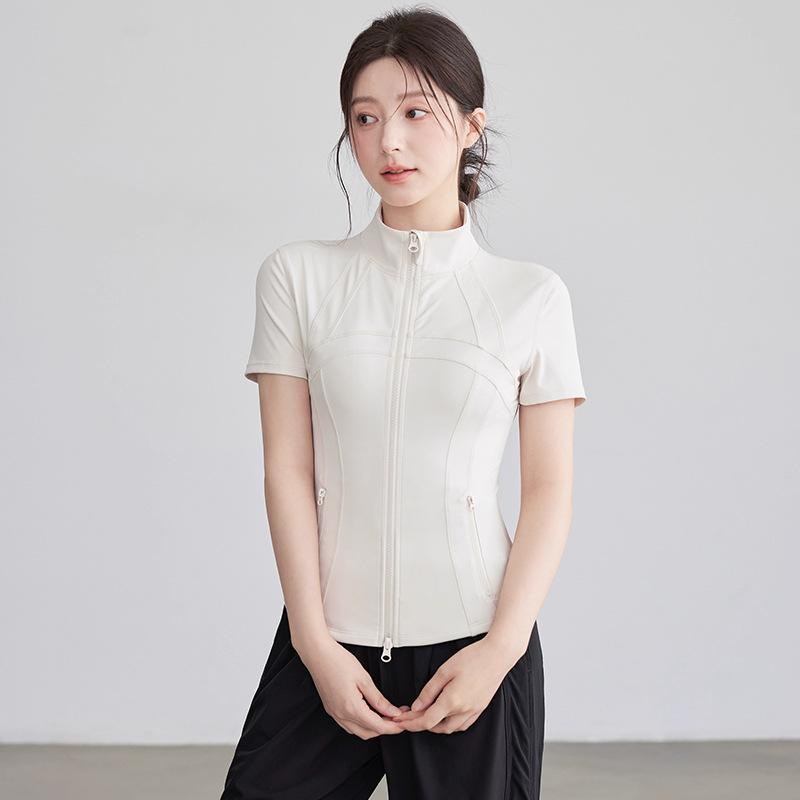 ヨガウェア レディース スポーツウェア ランニング フィットネス トレーニング トップス アウター スリムフィット タイト ジップアップ スタンドカラー 半袖 ショート丈 接触冷感 吸汗速乾 ストレッチ 無地 春夏