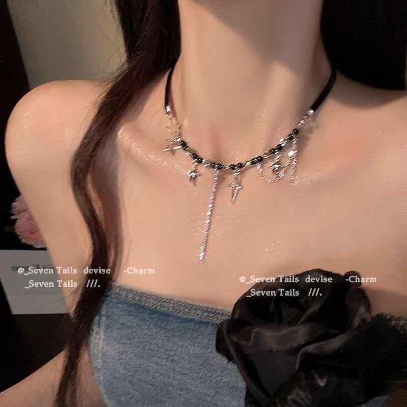 チョーカー レディース ブラック 星 ビーズ 首元アクセサリー 高級感 個性派 上品 普段使い カジュアル 韓国ファッション フェミニン